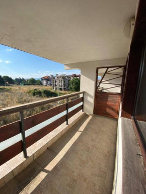 1br Bright Two Floor Apartment